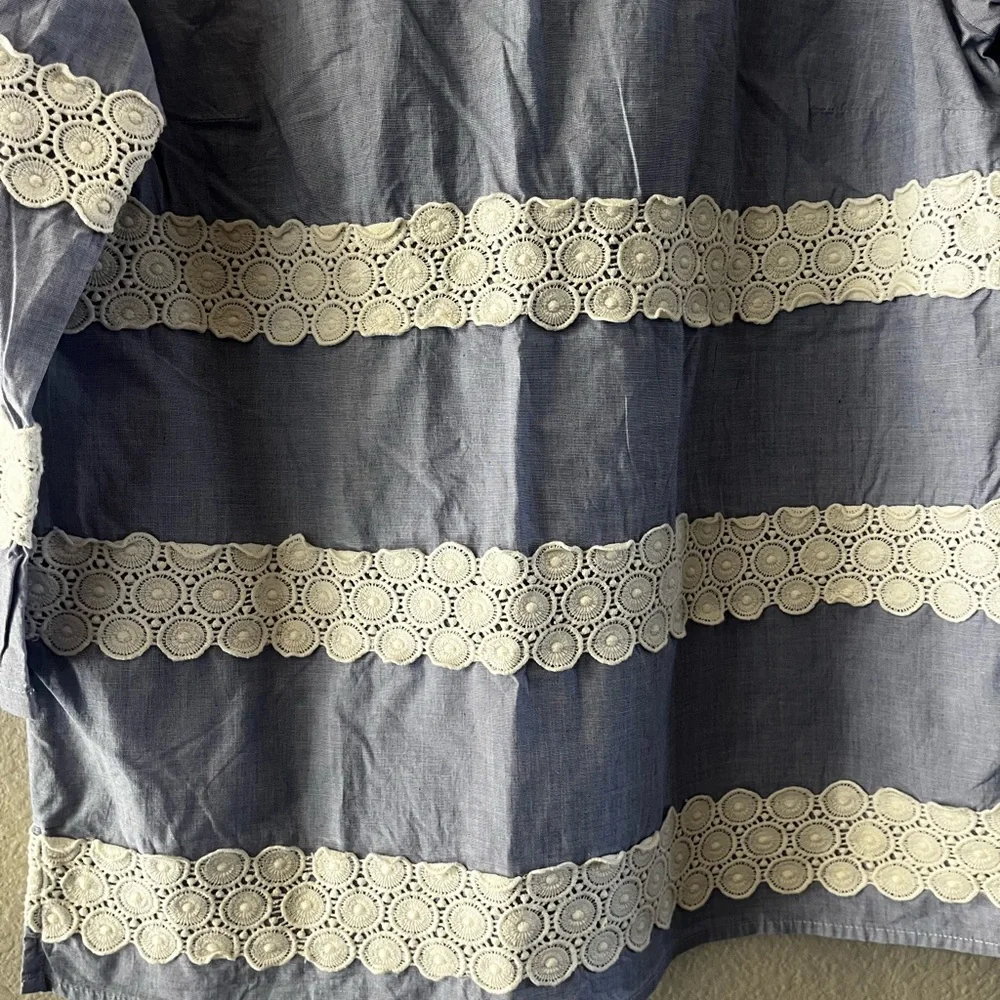 Banana Republic SZ Medium Lace Stripe Blouse Top Blue Chambray 3/4 Sleeve - Picture 5 of 16